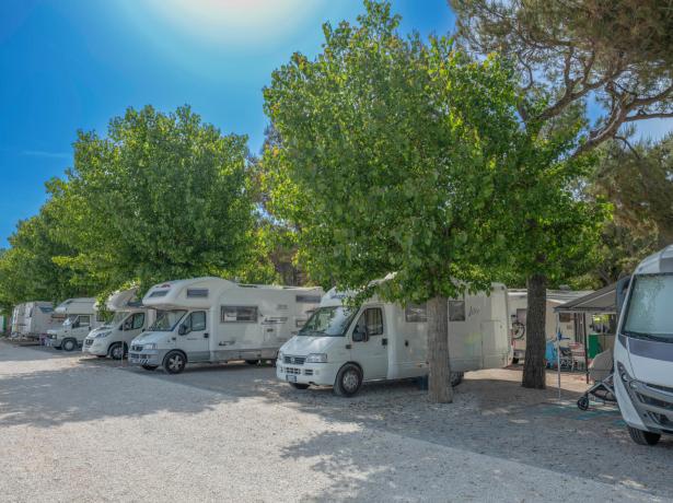 holidayfamilyvillage fr offre-aire-pour-camping-car-porto-sant-elpidio 013