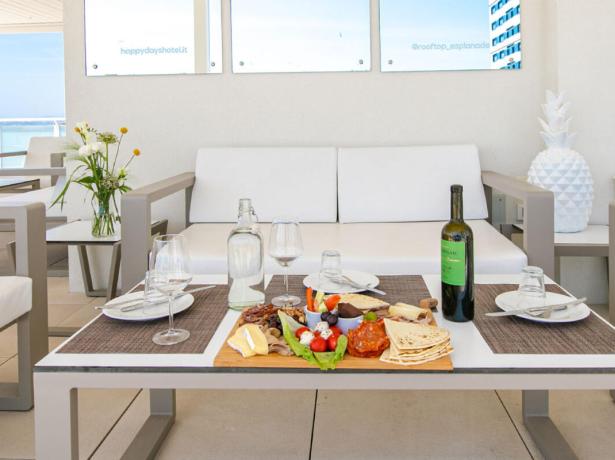 hotelesplanadecesenatico it eventi-settembre-hotel-cesenatico-con-rooftop-vista-mare 012