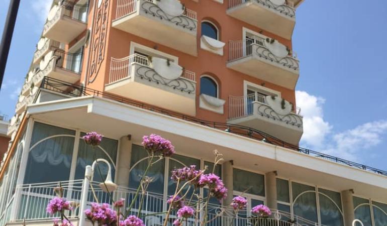 hotels-elcid-campeador en 1-may-long-holiday-in-a-hotel-by-the-sea-in-rimini 010