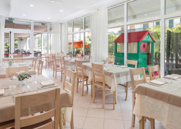 hastoria it speciale-black-friday-a-gatteo-mare-in-hotel-3-stelle-vicino-al-mare 011