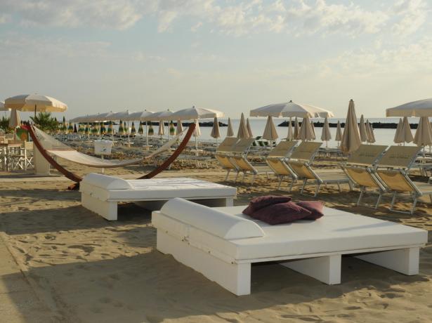 palacelidohotel en low-cost-room-for-short-stay-in-august-in-lido-di-savio 014