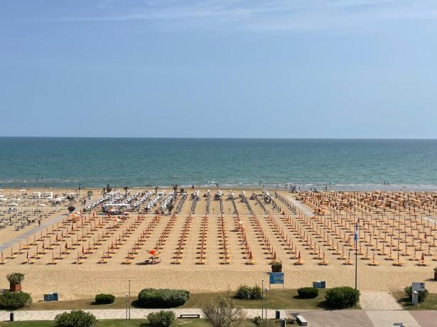 hotel-montecarlo en august-holidays-in-a-seafront-hotel-in-bibione 014
