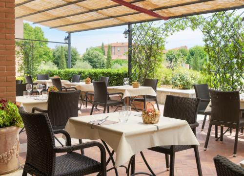 hotelsangregorio it hotel-pienza-per-escursione-al-borgo-medievale-di-monticchiello 008