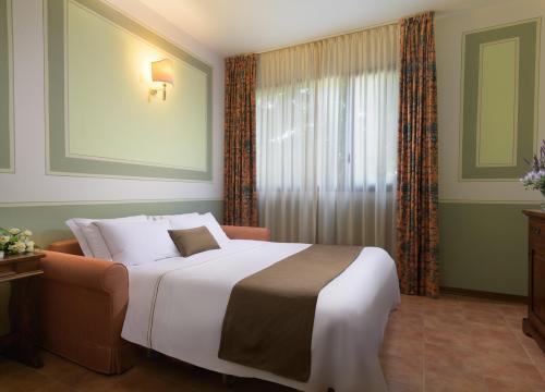 hotelsangregorio en hotel-pienza-for-photographic-tour-cypresses-of-tuscany 006