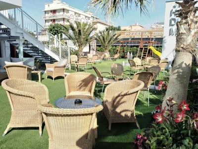 hotelduemari en offer-for-weekend-last-minute-for-opening-hotel-due-mari-with-pool-in-rimini 009