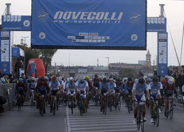 cycling.oxygenhotel en road-bike-offer-for-novecolli-race-with-bib-number 015
