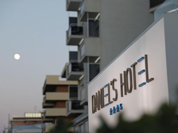 hoteldanielsriccione en offer-for-late-july-in-riccione-hotel-with-rooms-offering-sea-views 015
