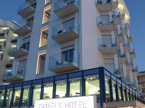 hoteldanielsriccione de angebot-motogp-misano-im-hotel-riccione-mit-parkplatz-fuer-autos-und-motorraeder 013