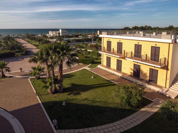 royalsgatehotel it inizio-agosto-sul-gargano-in-hotel-con-piscina-spiaggia-inclusa 011
