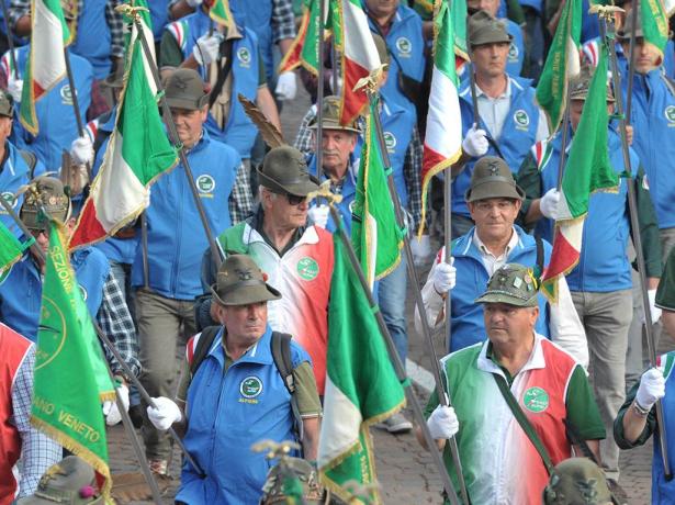 hotelbelliniriccione it adunata-nazionale-alpini-settembre-2022-offerta-in-hotel-a-riccione-vicino-al-mare-e-viale-ceccarini 014