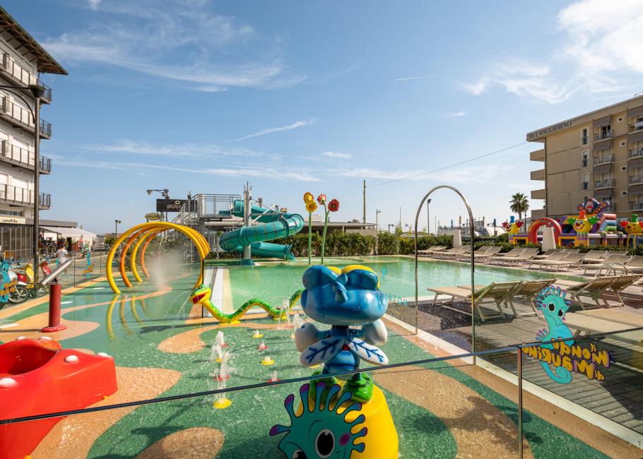 cattolicafamilyresort en late-august-in-cattolica-offer 014