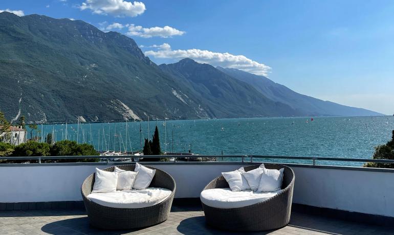oasi-hotel en easter-by-lake-garda-at-lakeside-hotel-with-spa 010