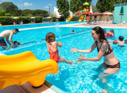 Juni ist der sch&ouml;nste Monat des Sommers: Komme und erlebe ihn im Cesenatico Camping Village!