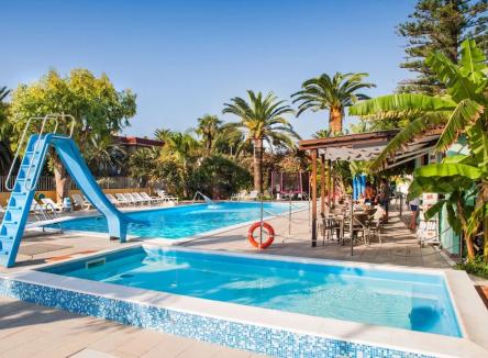 Offerta luglio e inizio agosto in campeggio con piscina in Liguria