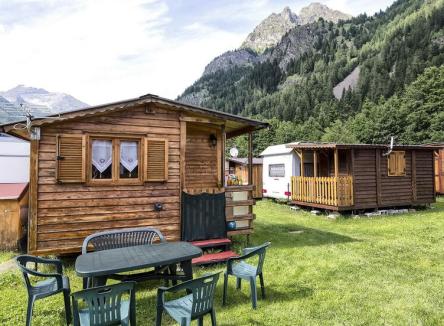 Stay in a Chalet with Dinner in a Refuge for the whole Summer