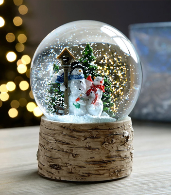 ornamento da scrivania melodia Artware per ragazze e bambini Merry Christmas Snow Globe Carillon rotante con sfera di cristallo di Babbo Natale illuminata automatica nevicata e luci colorate 