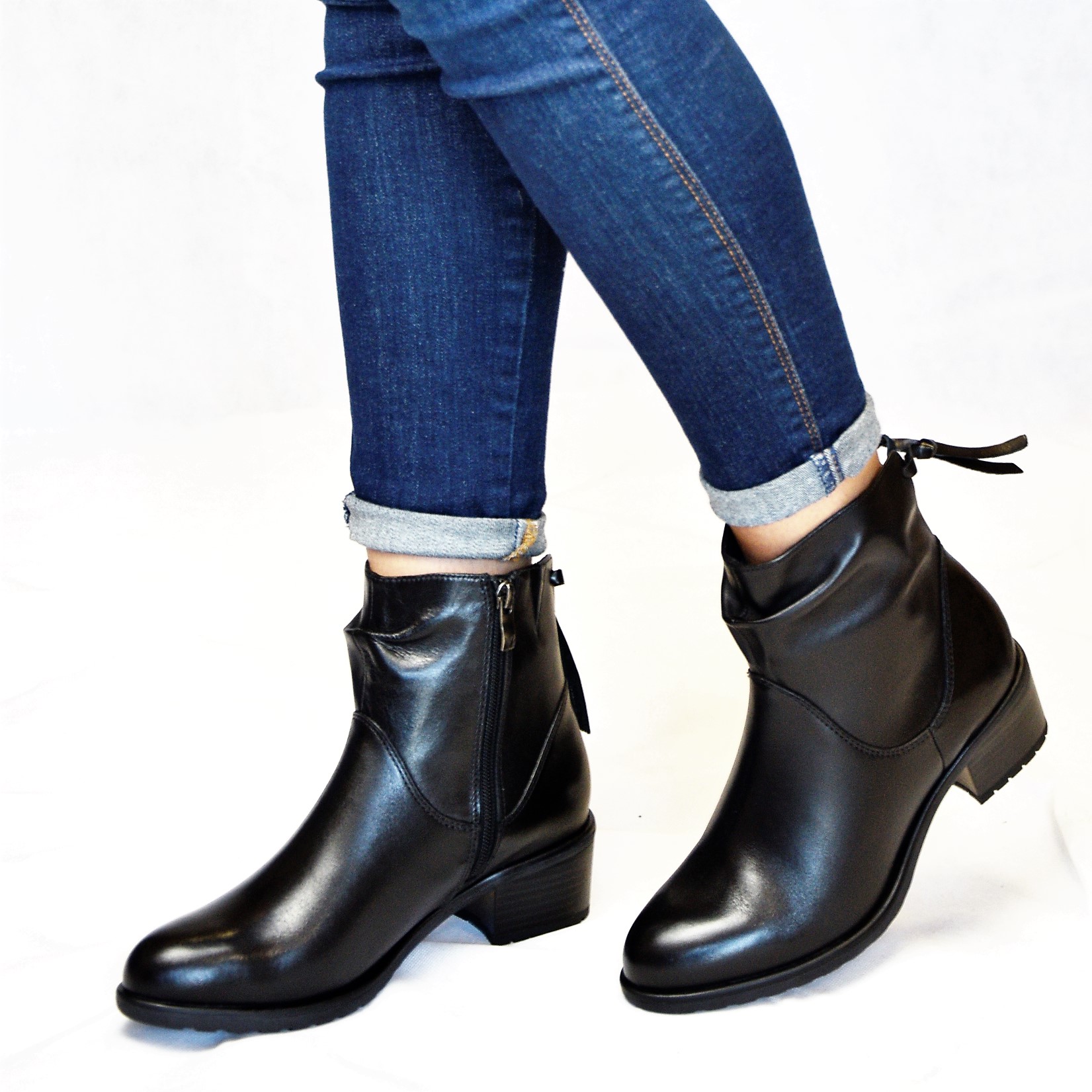 CAPRICE ANKLE BOOTS WITH HEEL AND ZIP 