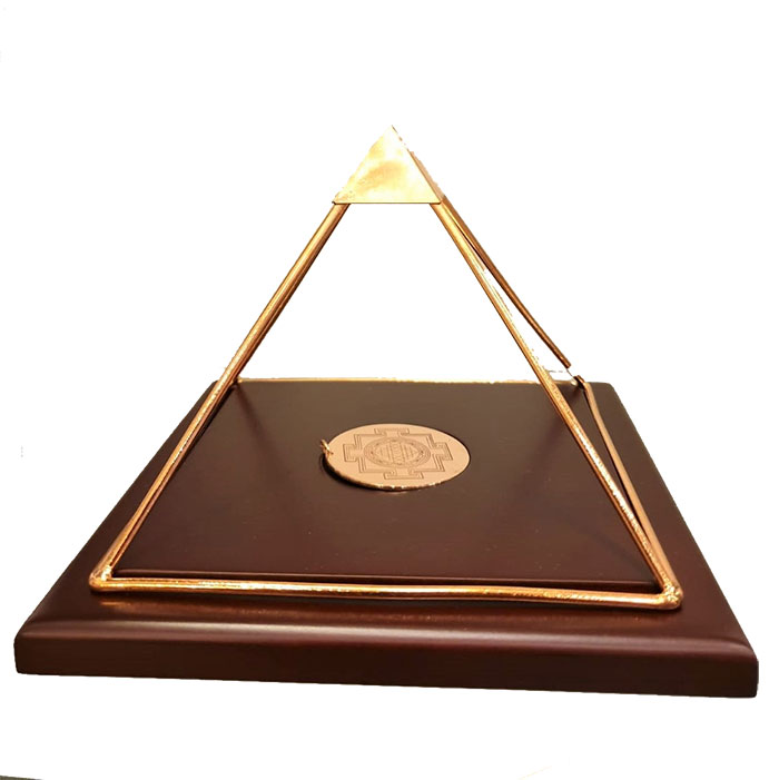 Piramide Nobile Shri Yantra con Base di Legno di Bio Luce 