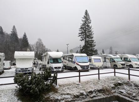 Weekend sulla neve in camper con escursione in motoslitta e aperitivo in rifugio a Macugnaga